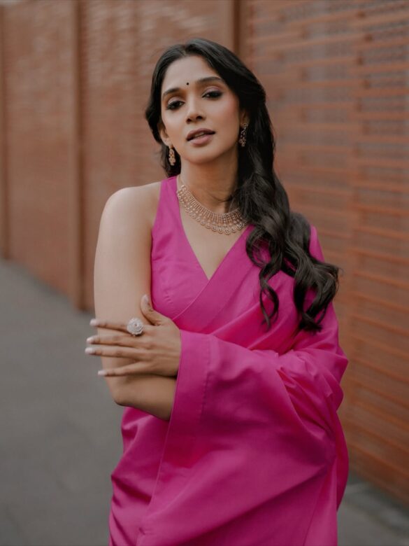 నాయ్ల ఉష తాజా అందమైన ఫోటోషూట్‌లో चमకించింది